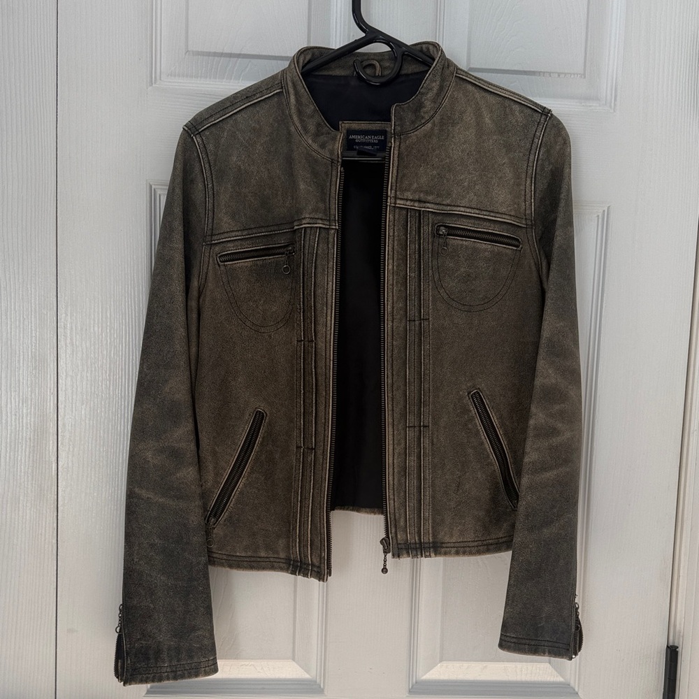 Women’s Distressed Cropped Leather Bomber Jacket